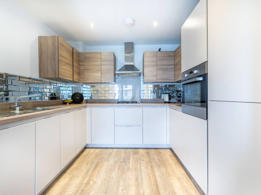 1 bed flat to rent in Handley Page Road, Barking IG11 Zoopla