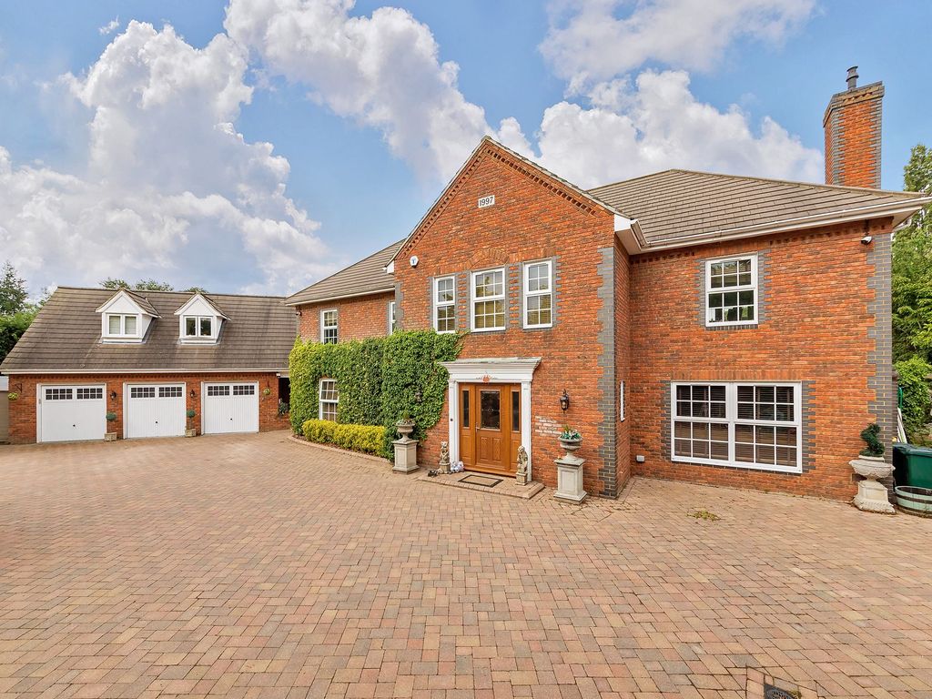 6 bed detached house for sale in Hammond Crescent, Willen Park MK15