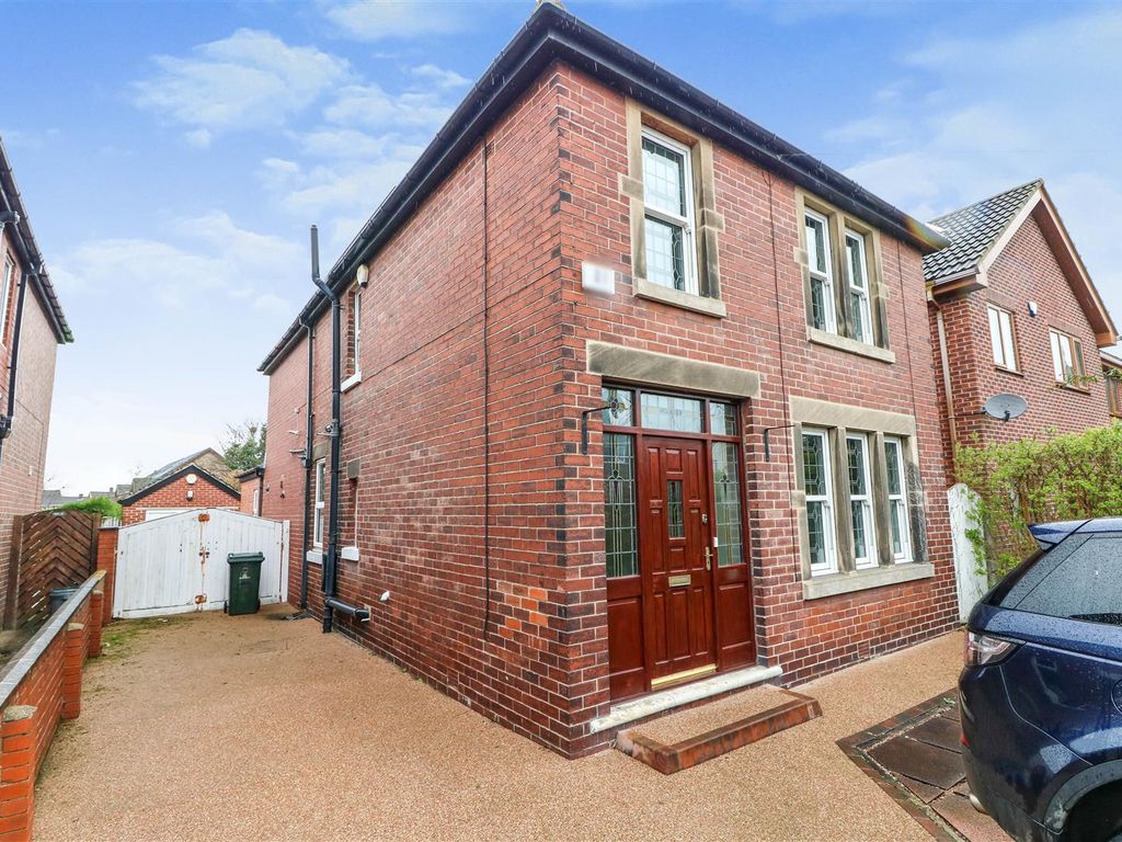 3 bed detached house for sale in Summer Lane, Royston, Barnsley S71