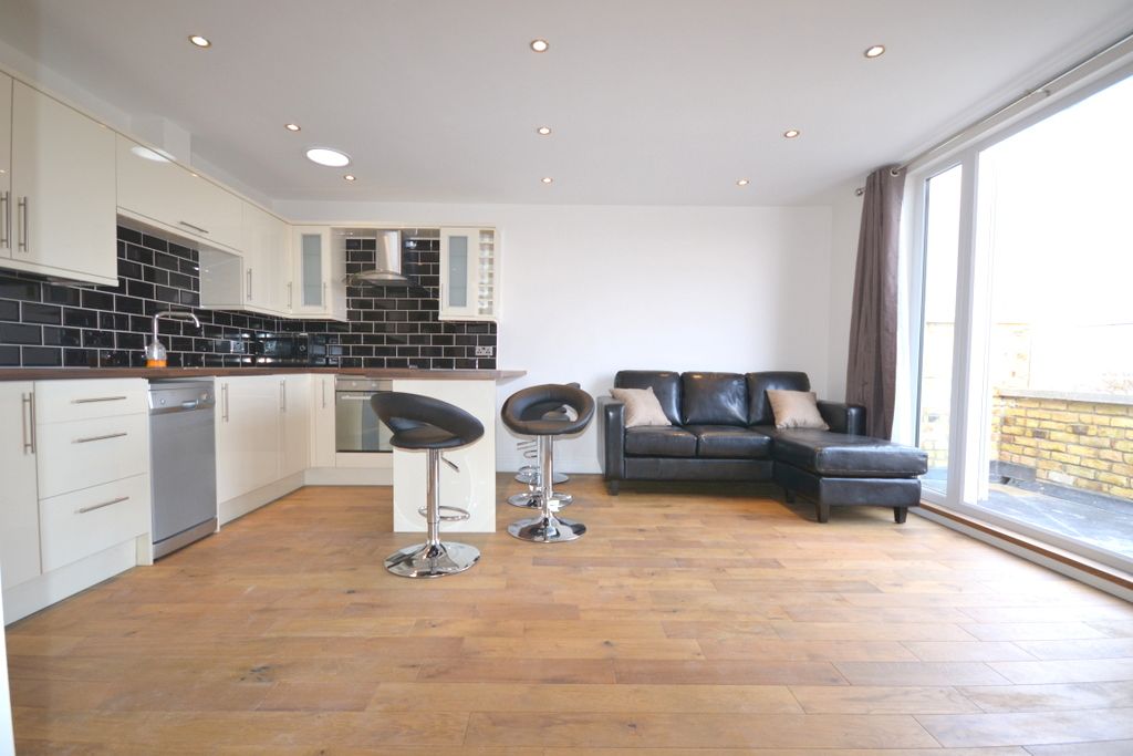 1 bed flat to rent in 37c Bedford Hill, Balham, London SW12, £2,100 pcm