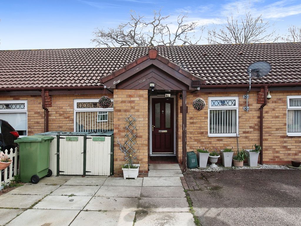 2 bed semidetached bungalow for sale in Minehead Close, Corby NN18, £