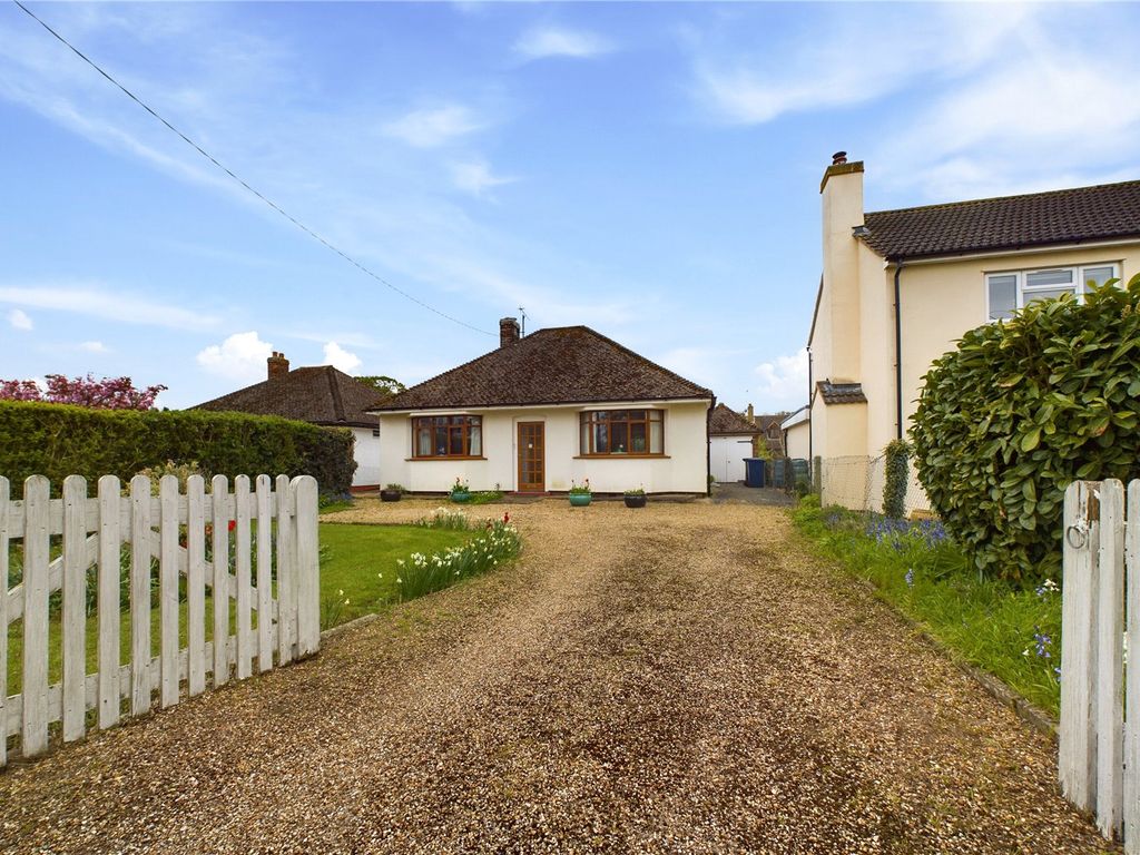 2 bed bungalow for sale in Huntingdon Road, Wyton, Huntingdon