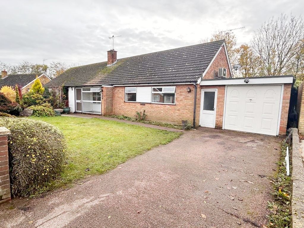3 bed bungalow to rent in Mackenzie Drive, Kesgrave, Ipswich, Suffolk
