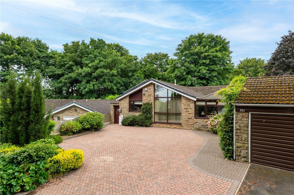 4 bed bungalow for sale in Leeds Road, Lofthouse, Wakefield, West