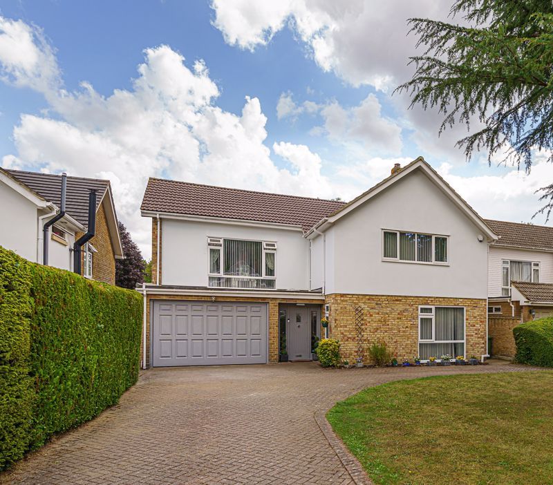 5 bed detached house for sale in Brimstone Close, Chelsfield Park