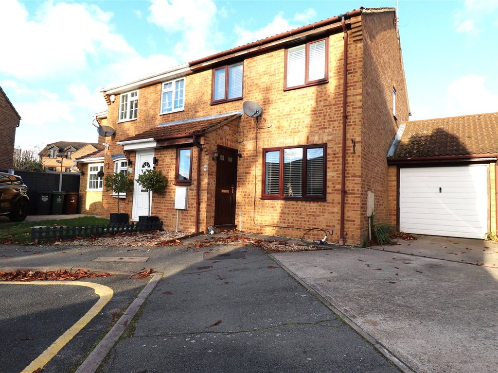3 bed semidetached house to rent in Low Close, Greenhithe, Kent DA9, £