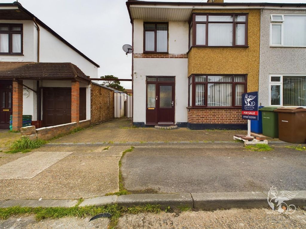 3 bed property for sale in Stanford Gardens, Aveley, South Ockendon