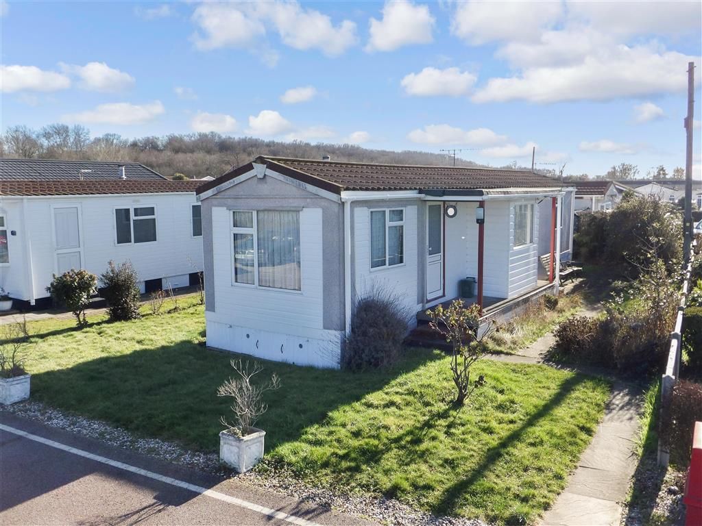 2 bed mobile/park home for sale in Lower Dunton Road, Brentwood, Essex