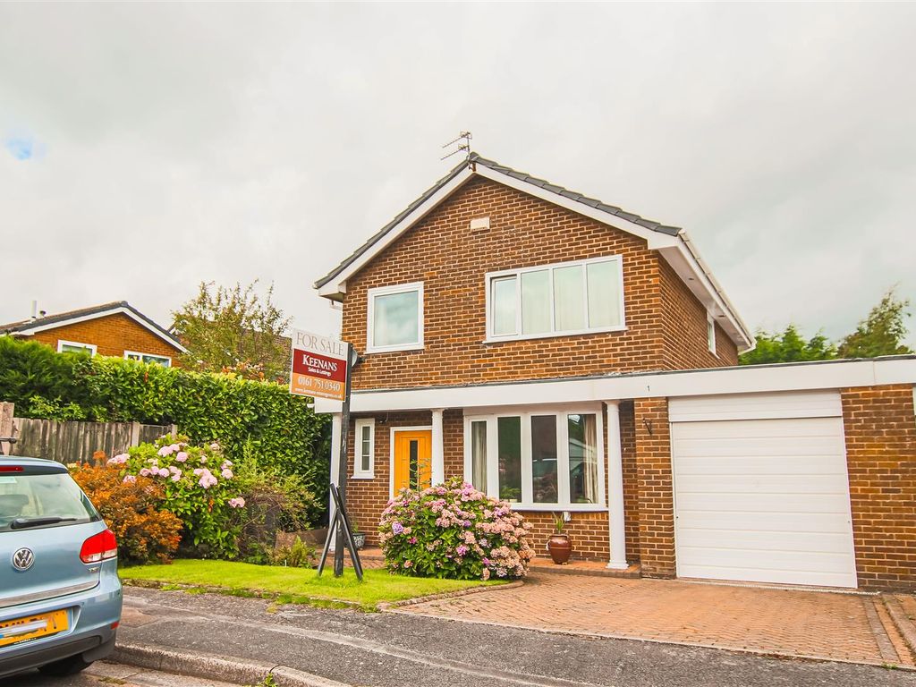 4 bed link detached house for sale in Winchester Close, Bury BL8, £