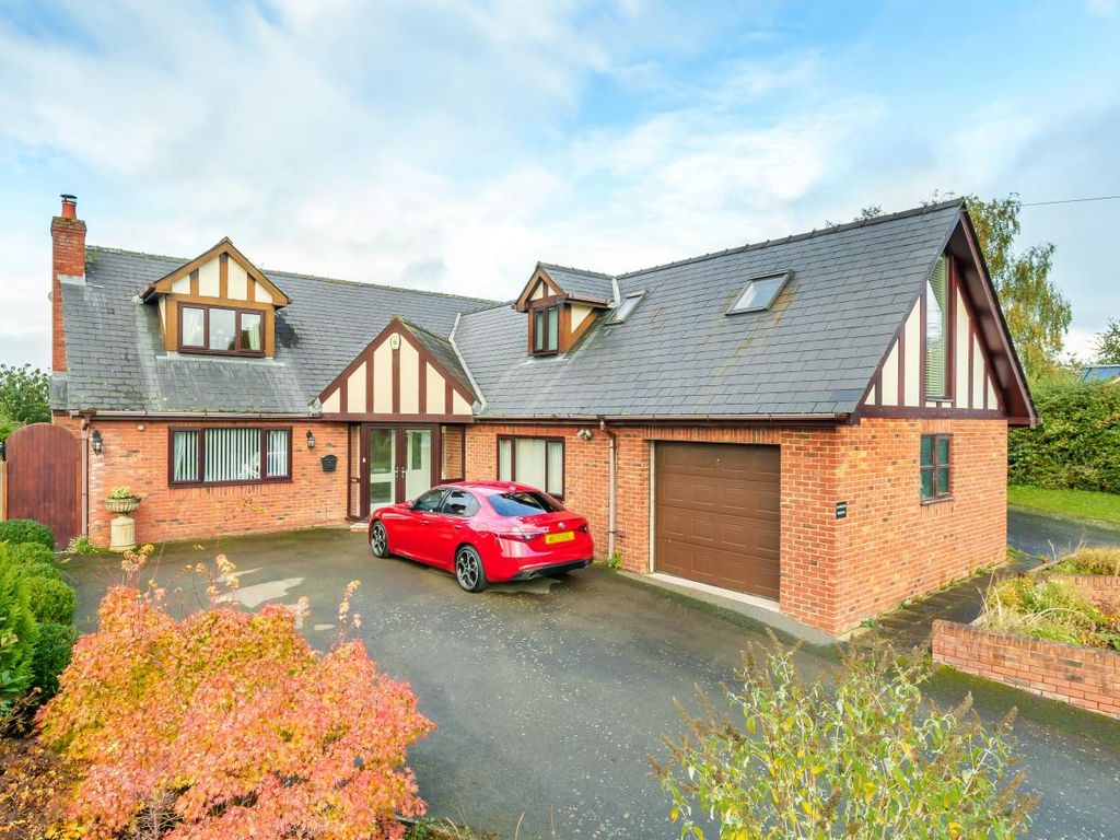 4 bed detached house for sale in Bentley Drive, Eaton Hereford
