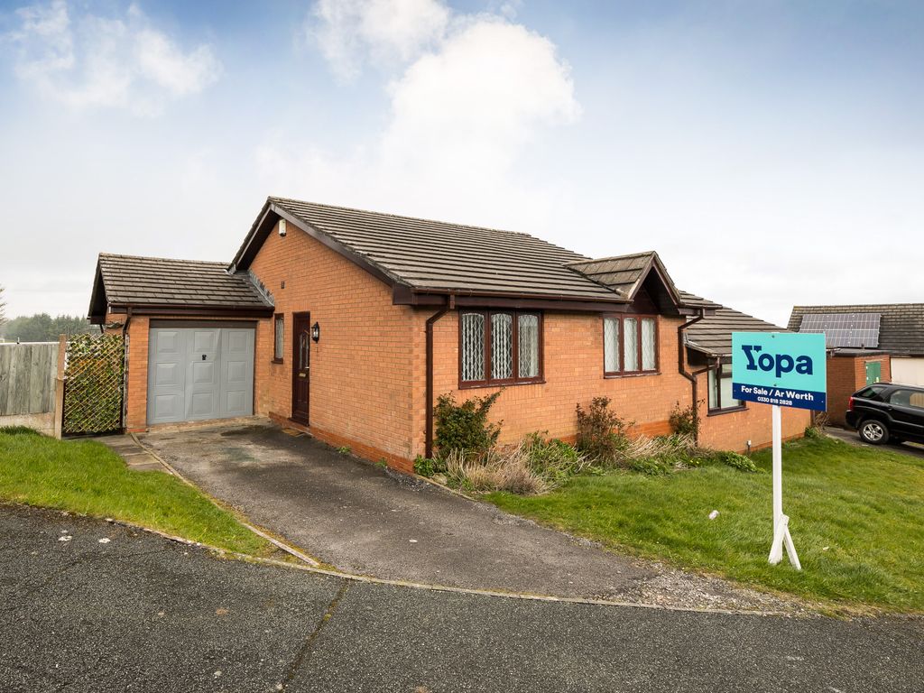 2 bed semidetached bungalow for sale in Uwch Y Mor, Pentre Halkyn