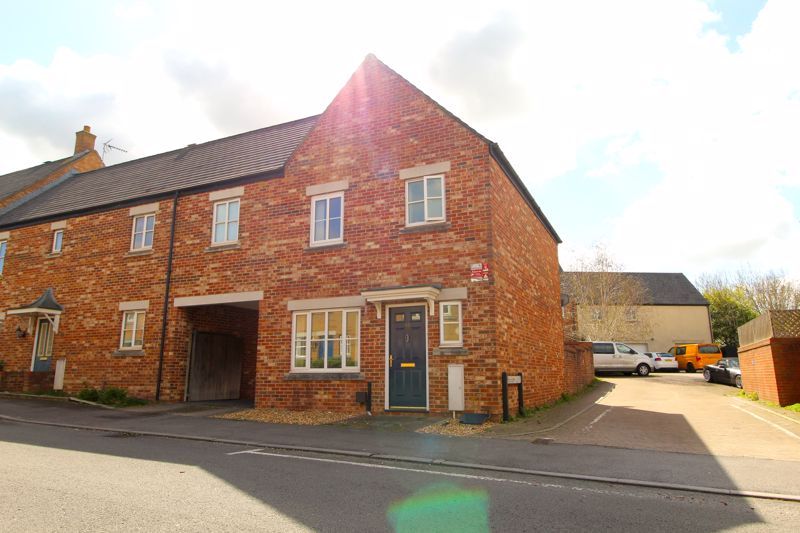 3 bed end terrace house for sale in Kings Drive, Stoke Gifford, Bristol