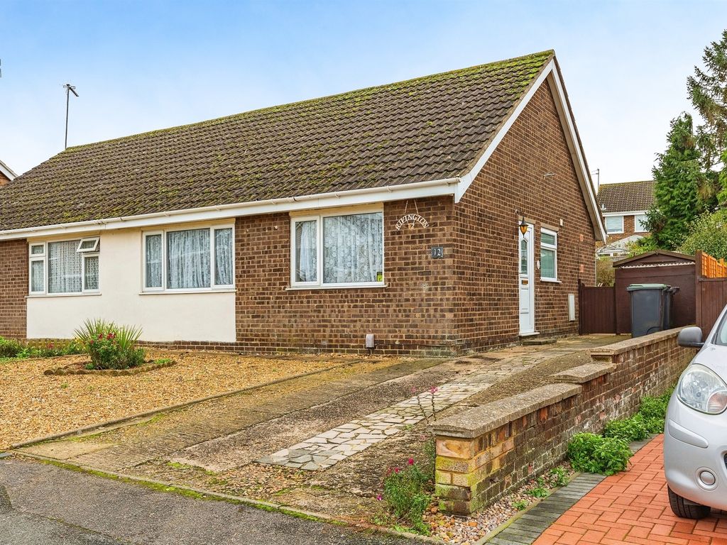 2 bed semidetached bungalow for sale in Oaks Drive, Higham Ferrers