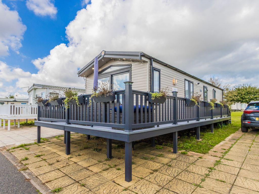 2 bed mobile/park home for sale in Beach Road, Hemsby, Great Yarmouth