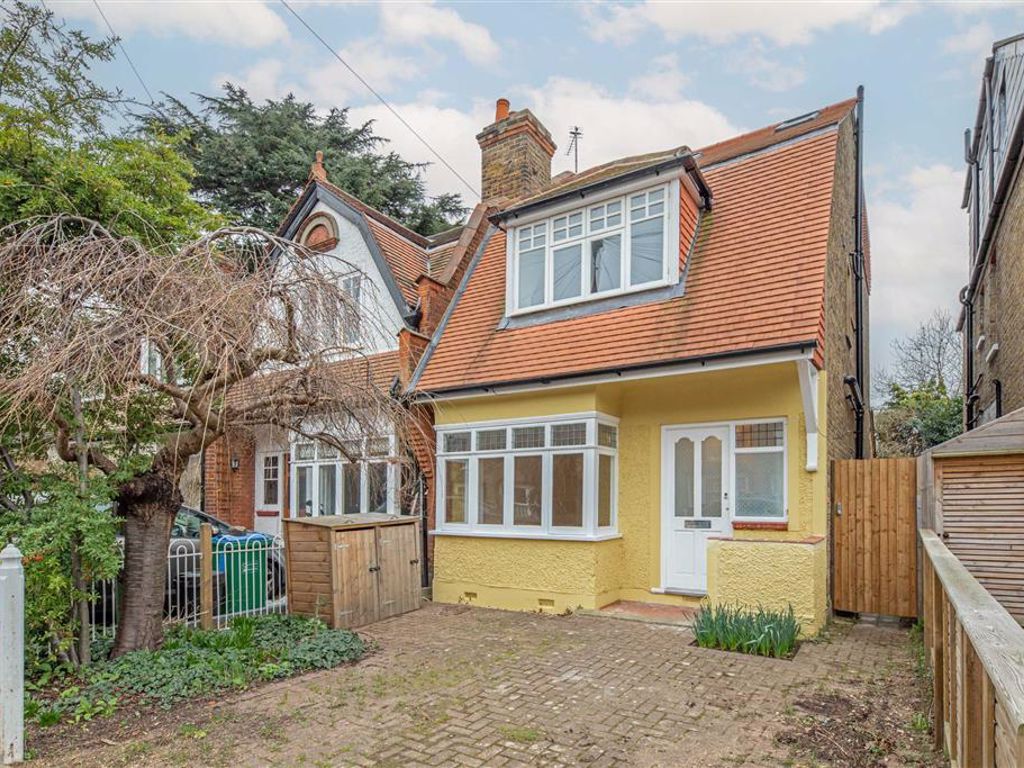 5 bed property for sale in Munster Road, Teddington TW11, £1,250,000