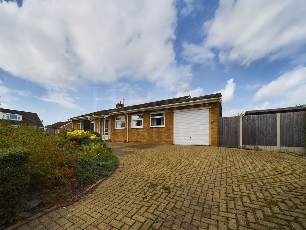 3 bed detached bungalow for sale in Park Lane, Bewdley DY12, £399,950