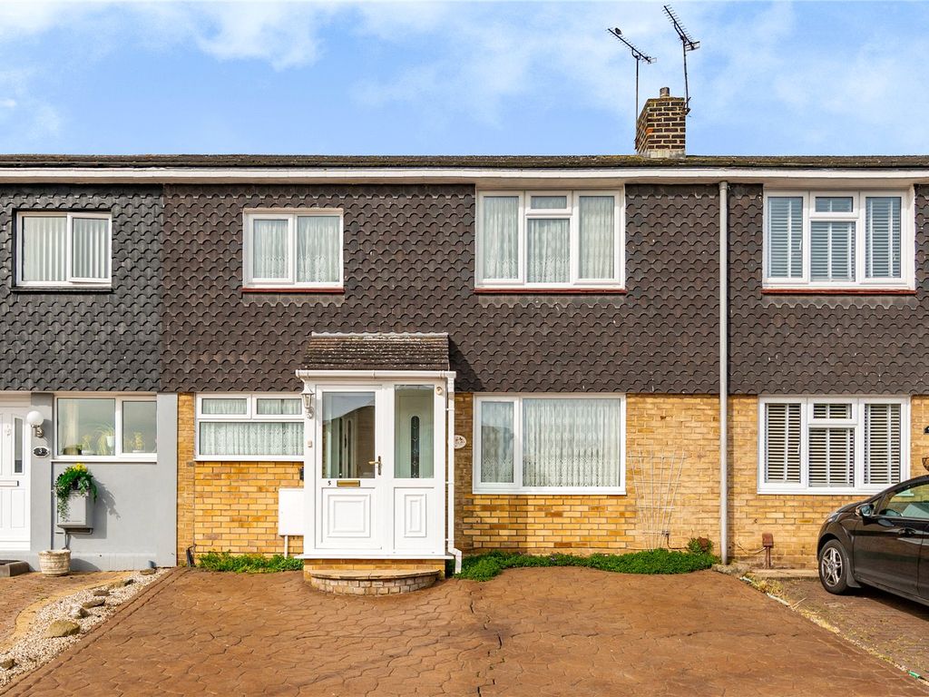 3 bed terraced house for sale in Kent View Road, Basildon, Essex SS16