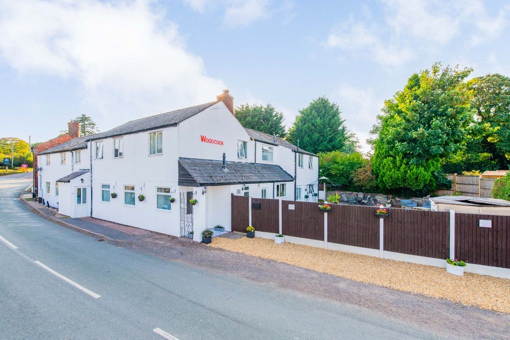 6 bed semidetached house for sale in Castle Pulverbatch, Pulverbatch