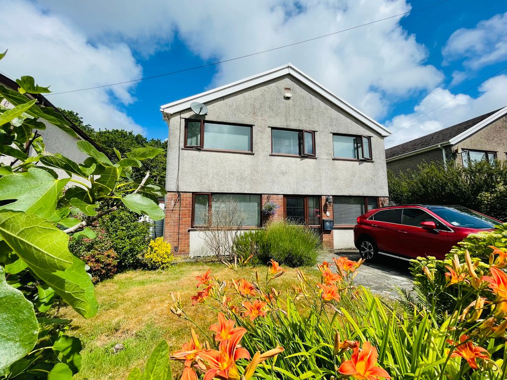 4 bed detached house for sale in Hen Parc Avenue, Upper Killay, Swansea