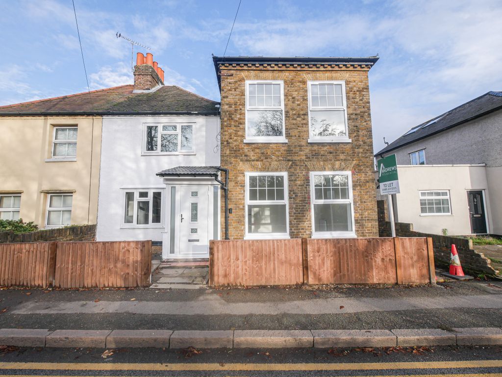 4 bed semidetached house to rent in Harlington Road, Uxbridge UB8, £