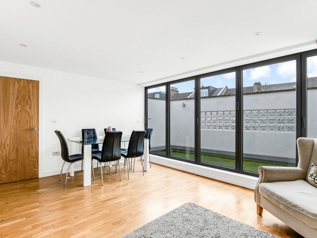 3 bed mews house for sale in Hawthorn Road, Willesden Green, London