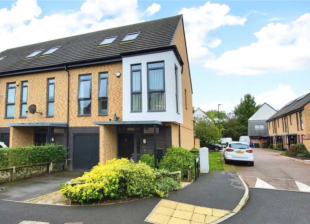 3 bed end terrace house for sale in Parkland Crescent, Bentley