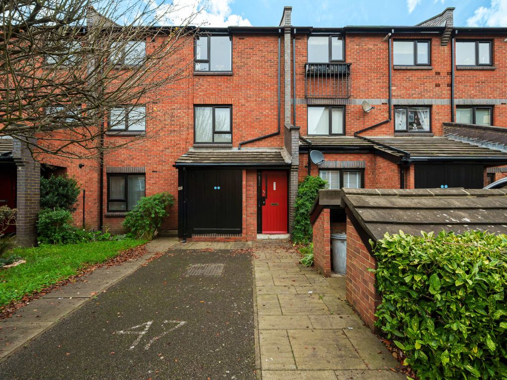 2 bed flat for sale in Scotts Road, London W12, £485,000 Zoopla