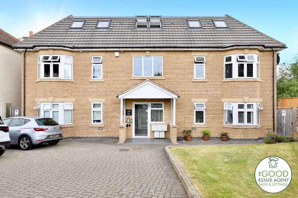 2 bed flat to rent in Roding Road, Loughton IG10 Zoopla