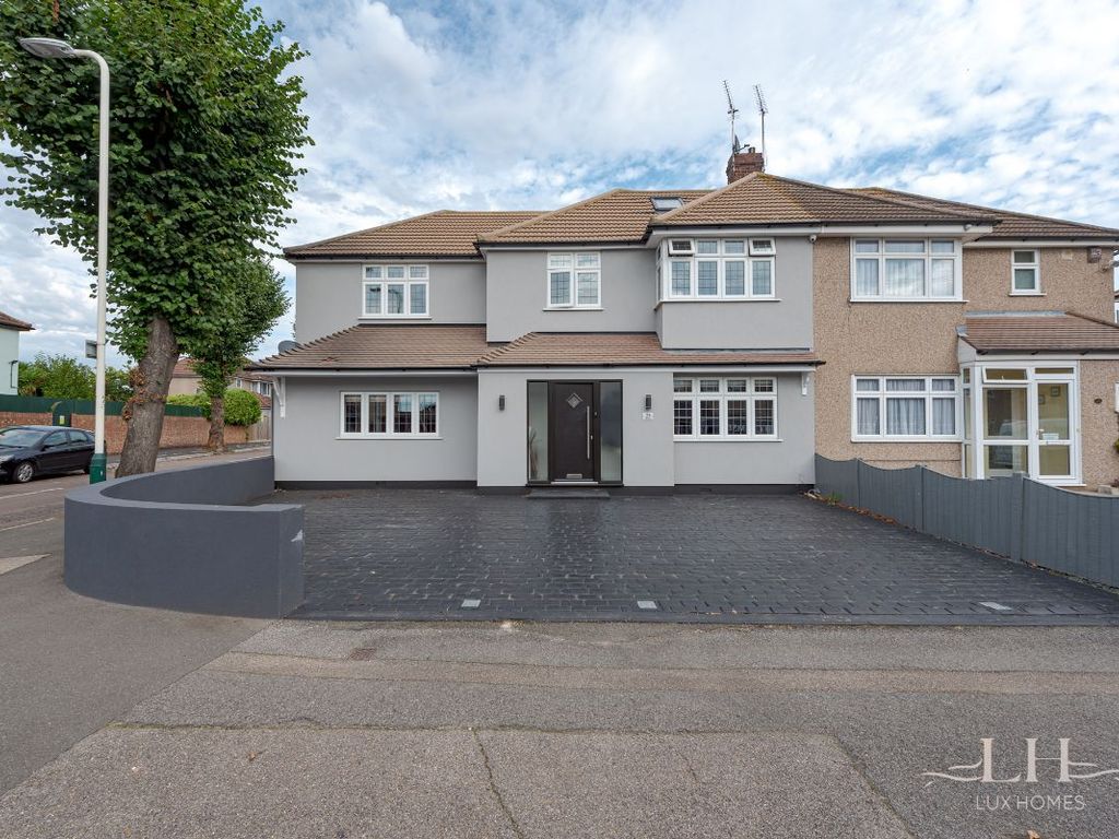 5 bed semidetached house for sale in Farm Way, Hornchurch RM12 Zoopla