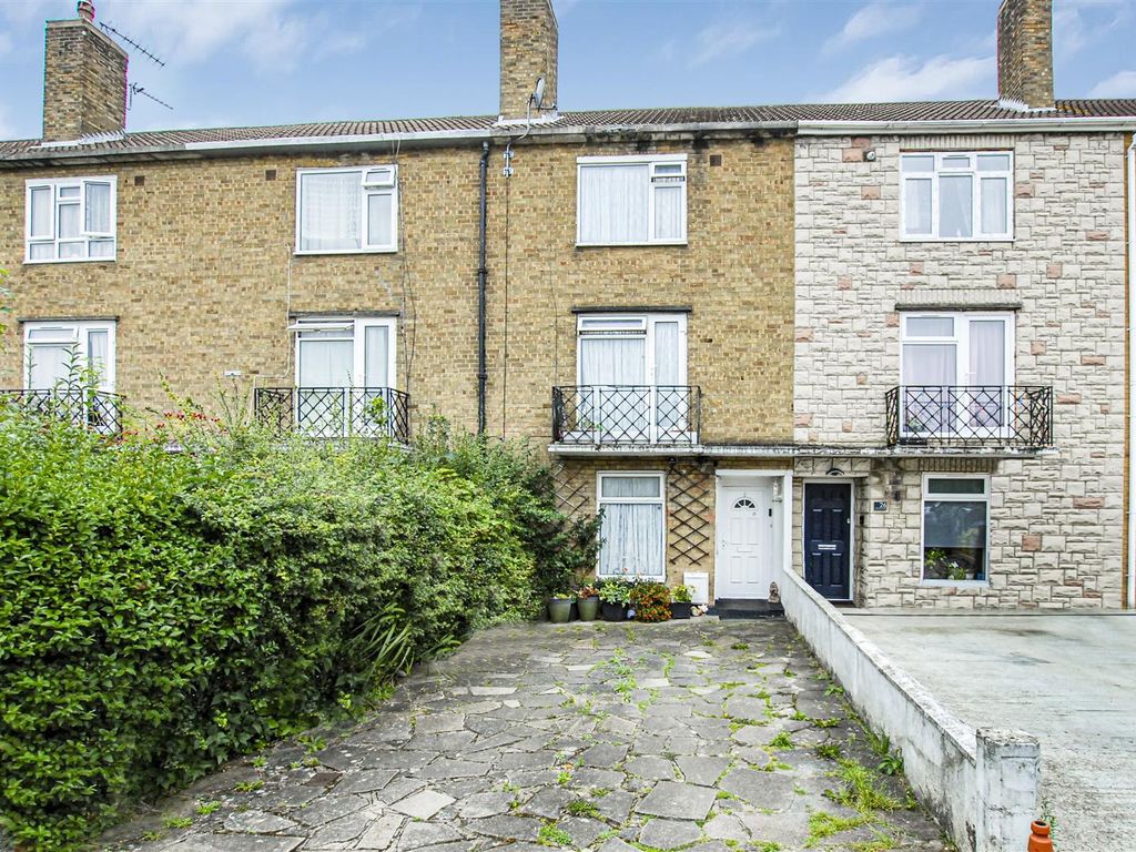 4 bed town house for sale in Doncaster Gardens, Northolt UB5, £525,000 Zoopla