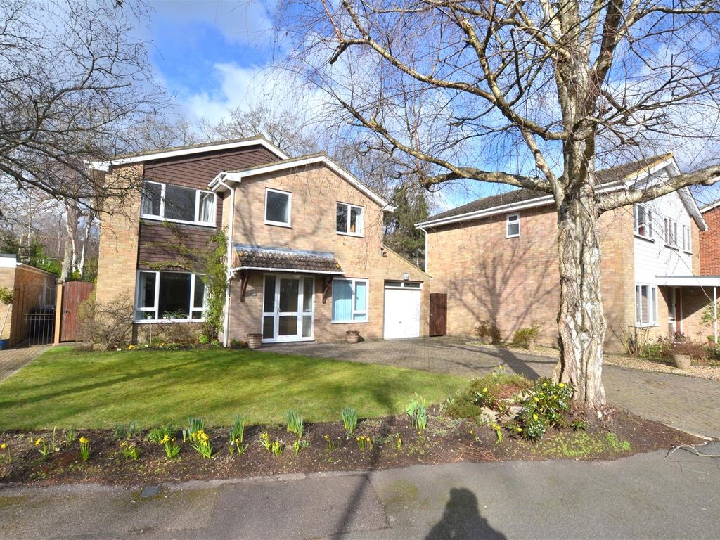 4 bed detached house for sale in Dukes Mead, Fleet GU51, £700,000 Zoopla