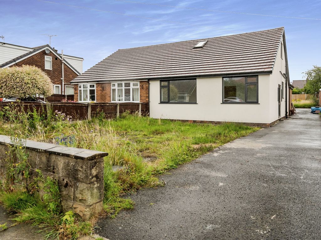 3 bed semidetached bungalow for sale in Sunningdale Avenue, Manchester