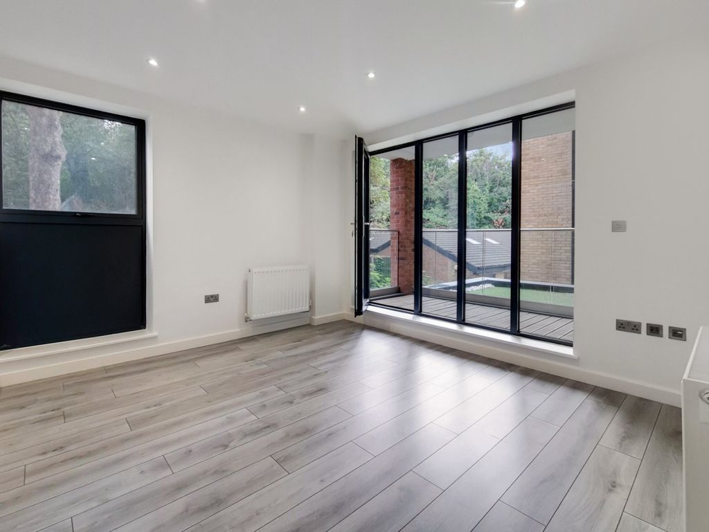 New home, 2 bed flat for sale in Woolwich Road, London SE7, £400,000