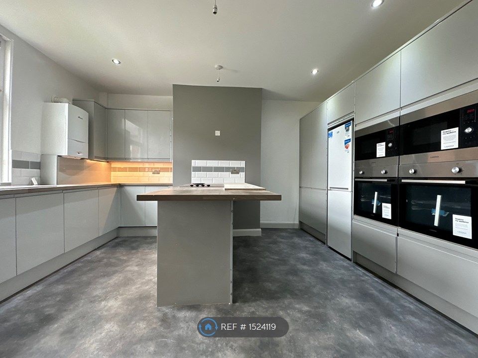 Room to rent in Elland Road, Morley, Leeds LS27 Zoopla