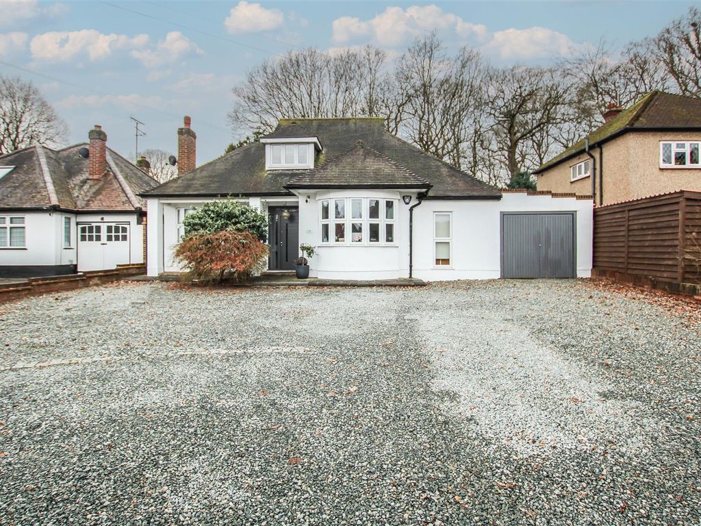 5 bed detached bungalow for sale in Ingrave Road, Brentwood CM13, £