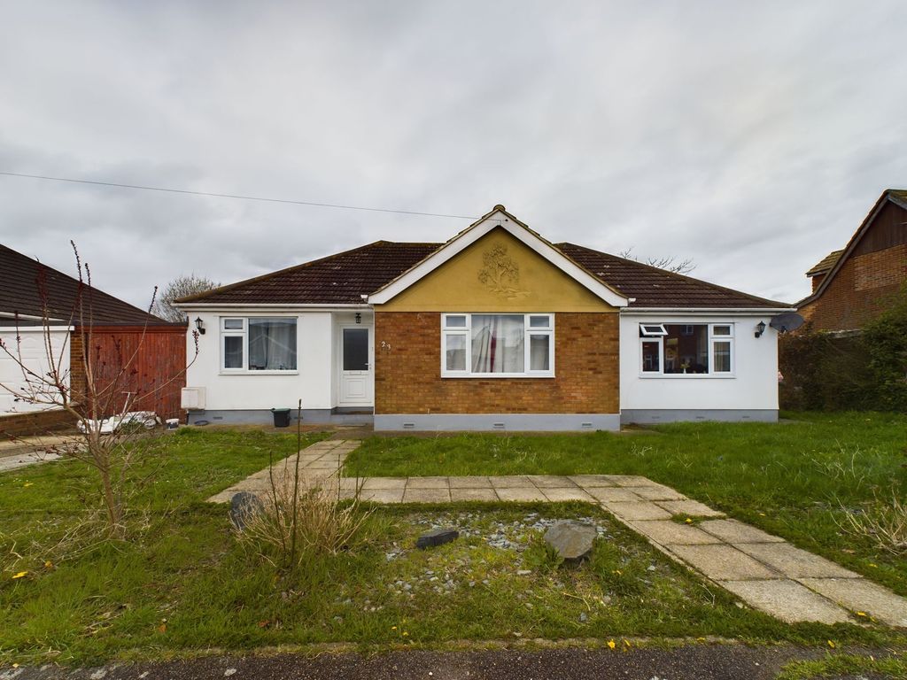 3 bed detached bungalow for sale in Barbara Avenue, Canvey Island SS8