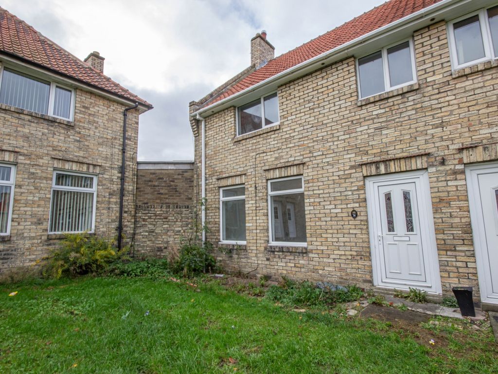 3 bed terraced house to rent in Broadpool Green, Whickham, Newcastle