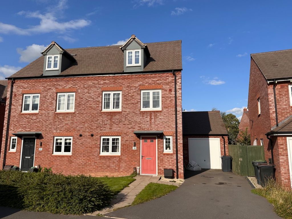 4 bed semidetached house for sale in Farthington Drive, Royal Park