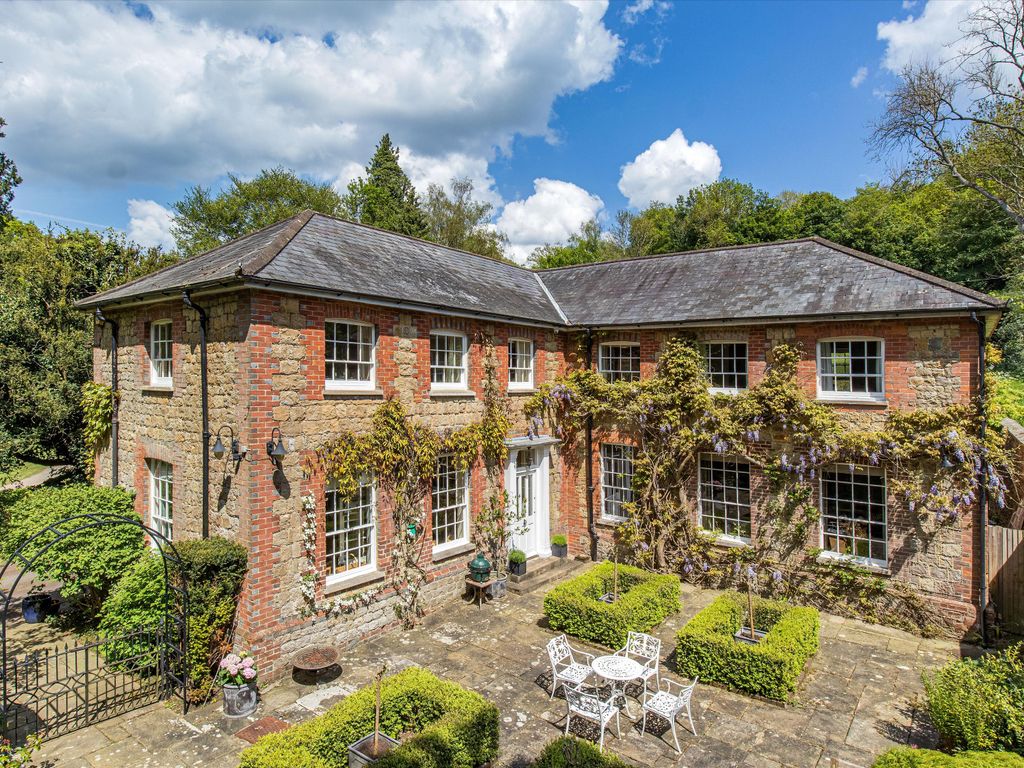 6 bed detached house for sale in Grove Road, Seal, Sevenoaks, Kent TN15