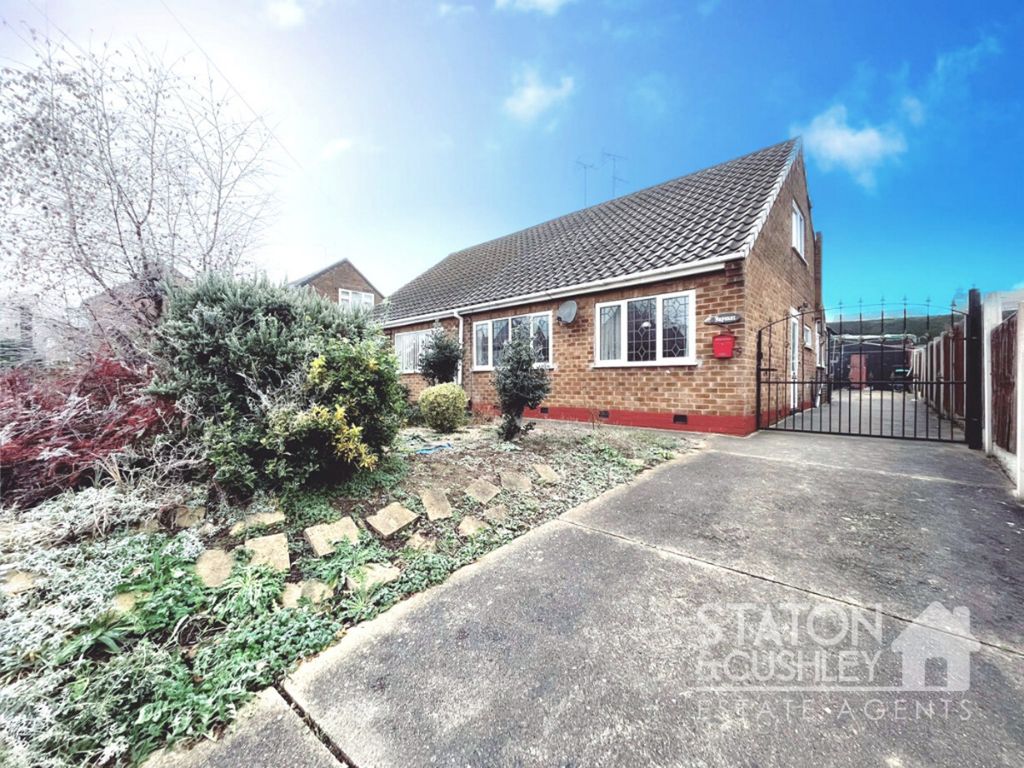 4 bed semidetached bungalow for sale in Oakfield Lane, Warsop NG20, £