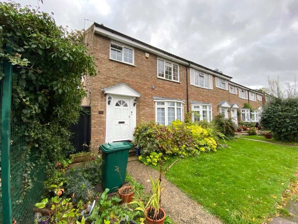 4 bed semidetached house for sale in Regina Close, EN5 Zoopla