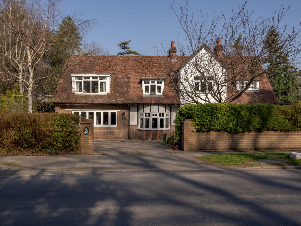 5 bed detached house for sale in Lower Road, Fetcham, Leatherhead KT22