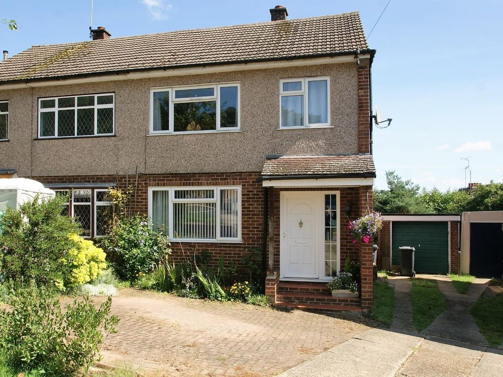 3 bed semidetached house for sale in Proctors Way, Stortford