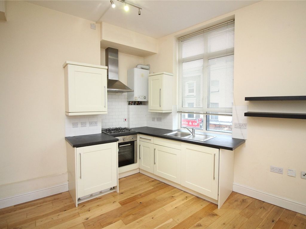 1 bed flat to rent in Regents Park Road, Finchley Central N3, £1,300