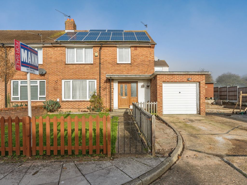 3 bed semidetached house for sale in Westbury Close, Portsmouth