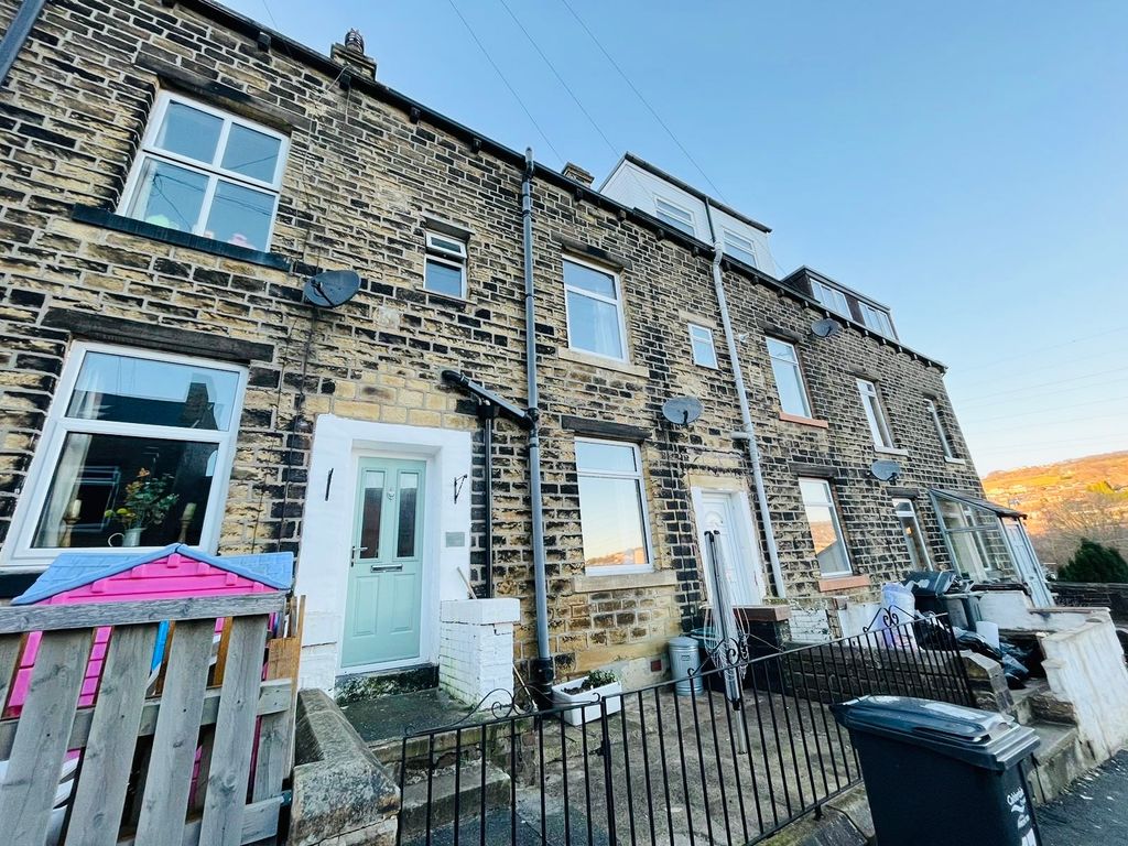 4 bed property to rent in Egremont Street, Sowerby Bridge HX6, £850 pcm Zoopla