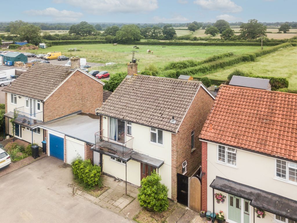 3 bed linkdetached house for sale in Beech Close, Blindley Heath