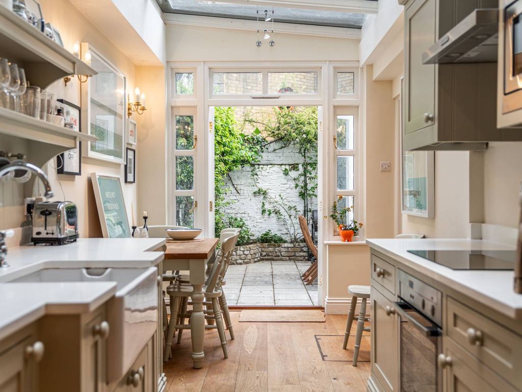 2 bed flat for sale in Denbigh Street, Pimlico, London SW1V, £950,000