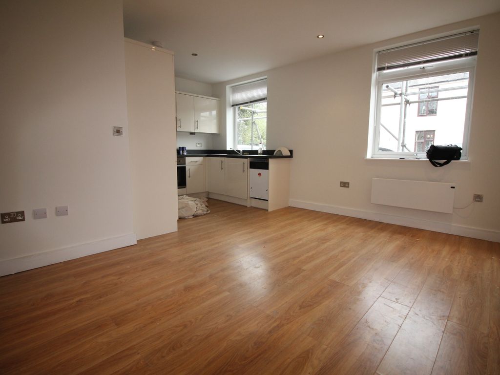 1 bed flat to rent in Oak Road, Leatherhead KT22 Zoopla