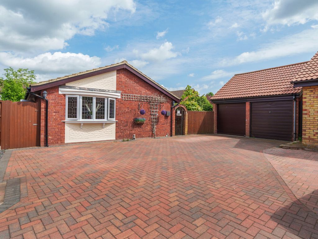 2 bed bungalow for sale in Badgers, Stortford, Hertfordshire
